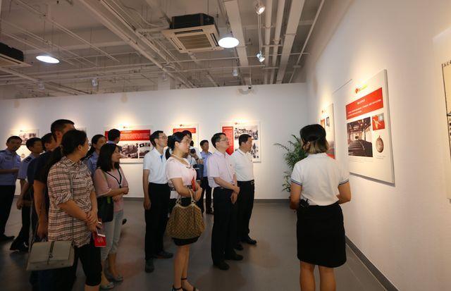 doesn't come to school late同义句？游戏画面