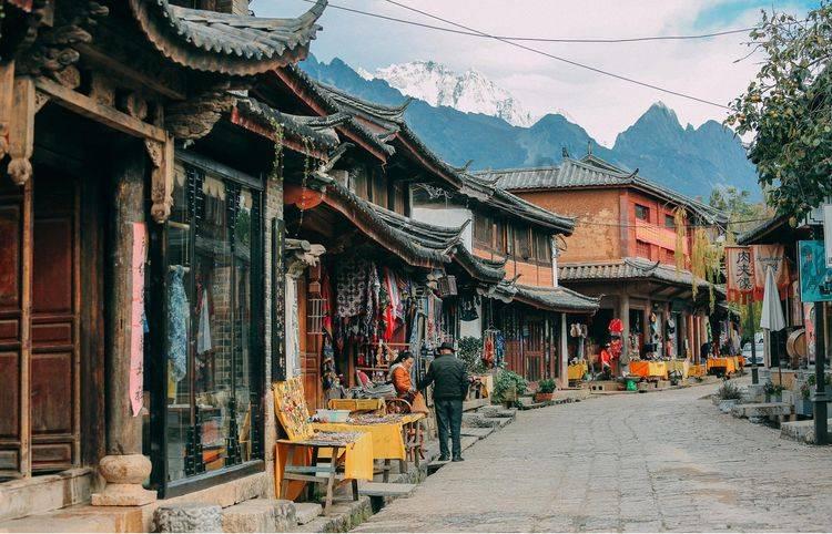 向上跳的香蕉